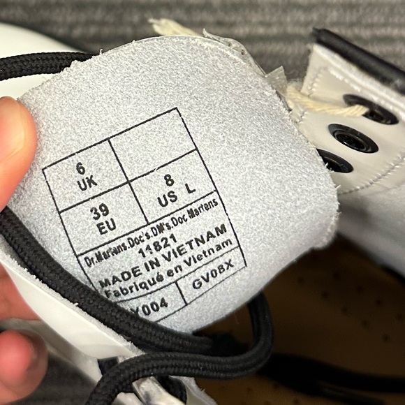 NWOB Dr. Martens Women’s 1460 Smooth Leather Boots - Picture 5 of 6